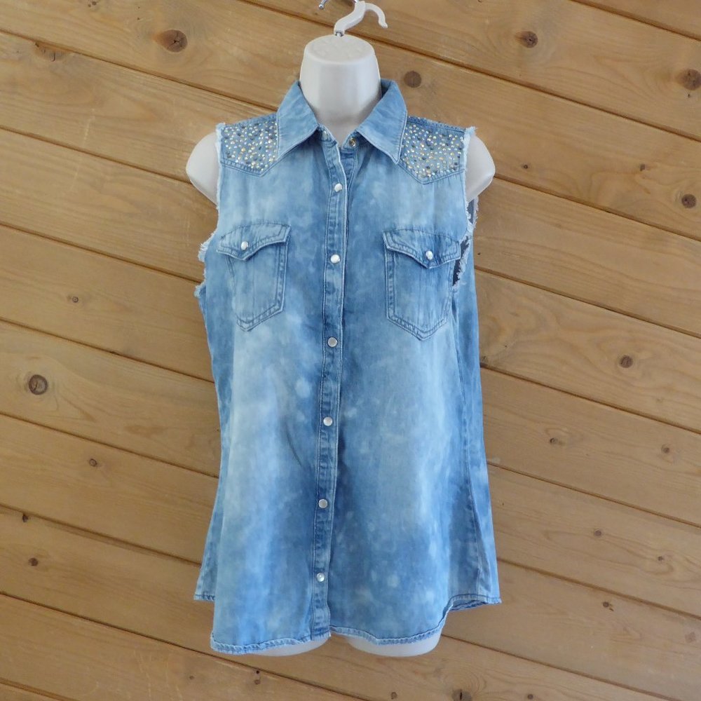 Jolt Blue Denim Tie Dye Embellished Sleeveless Shirt Snap Botton Casual Top